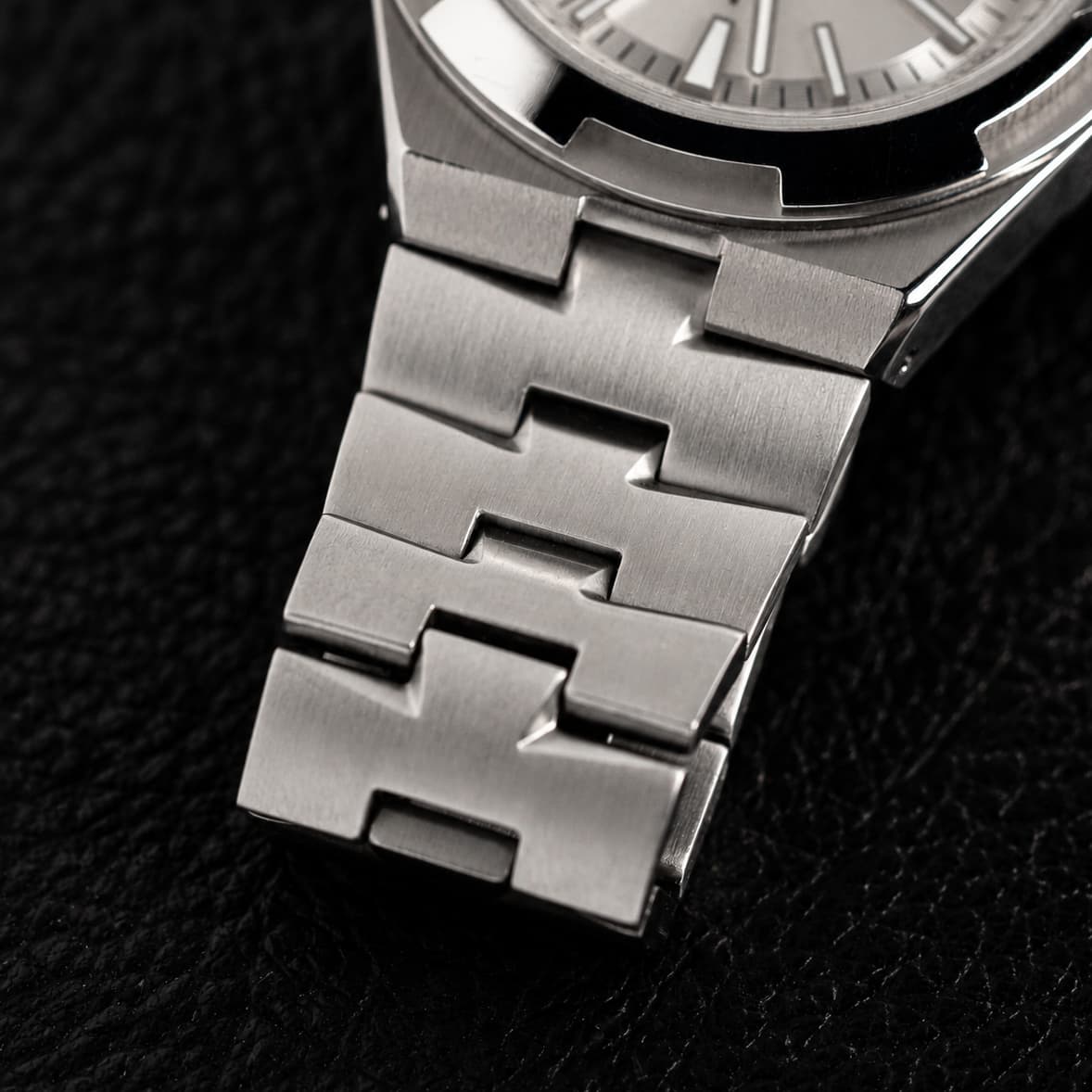 Polygon Bezel Silver Dial Integrated Bracelet Automatic Watch - Watch Mod Lab